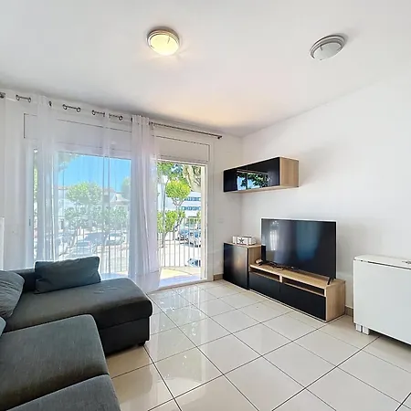 Poblat Tipic Piso Un Y Terraza Lägenhet